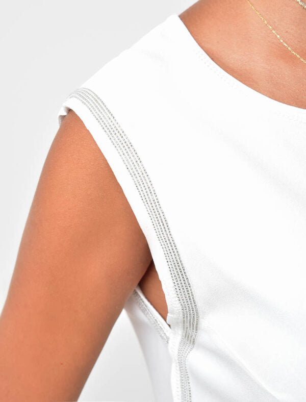 WHITE SET WITH SILVER APPLICATION